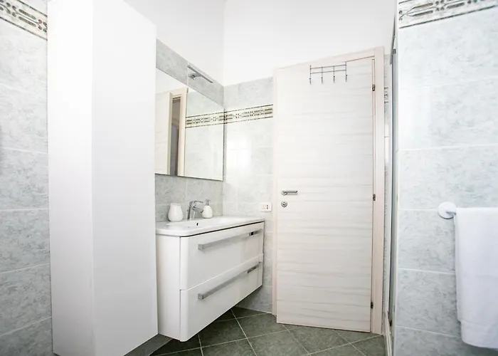Tuscolana Guest - *
